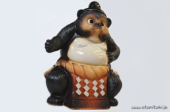 信楽焼相撲横綱狸【まわし付き】縁起置物陶器の拡大画像