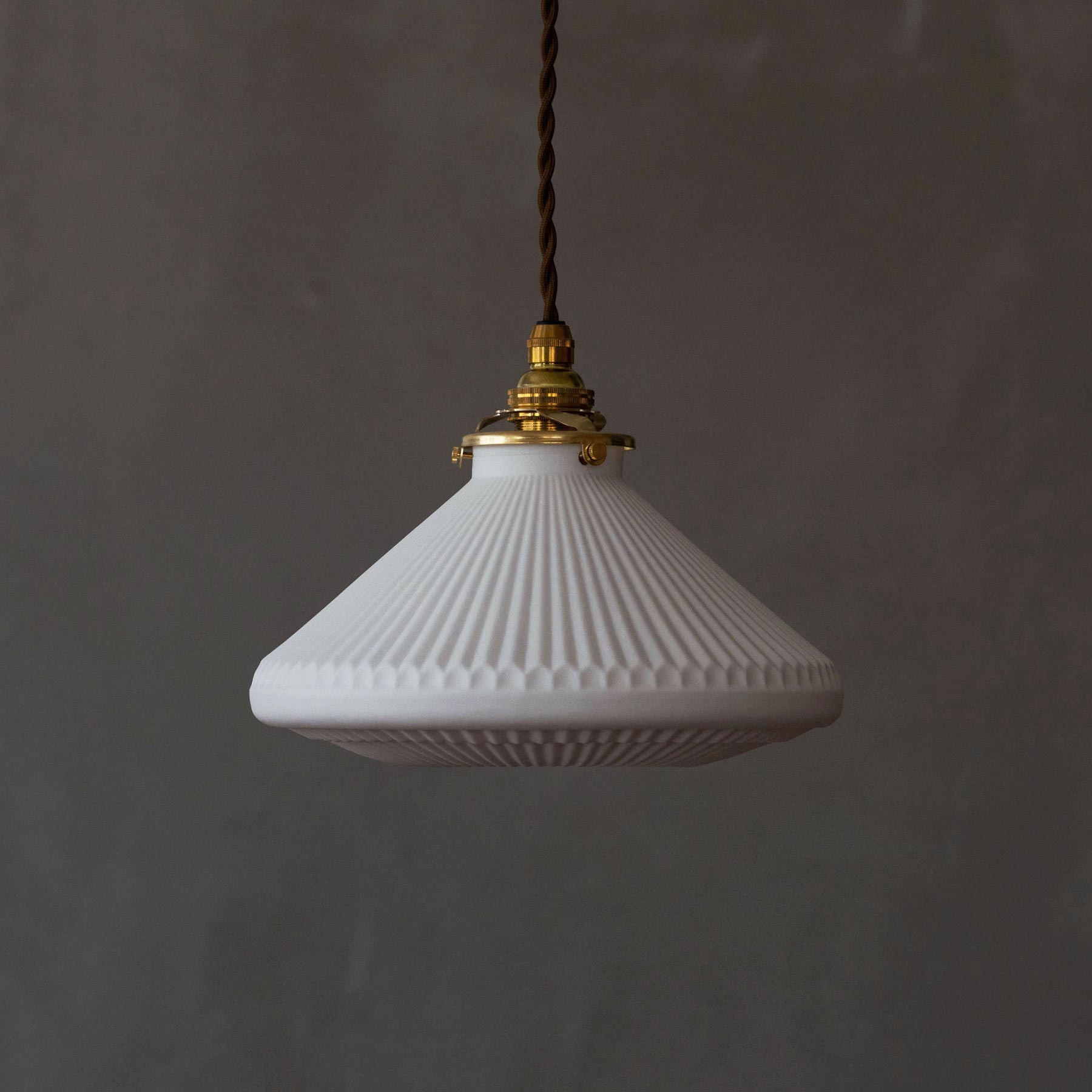 飛松灯器 M・Lサイズ｜ペンダントランプ｜オルネ ド フォイユ公式