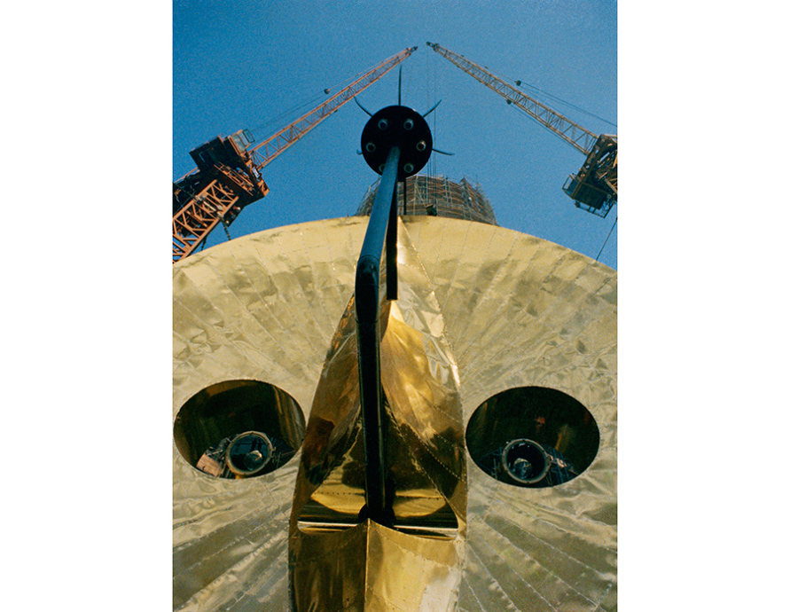 70m上空にあった黄金の顔、万博当時の巨大な顔を正面から | Lmaga.jp