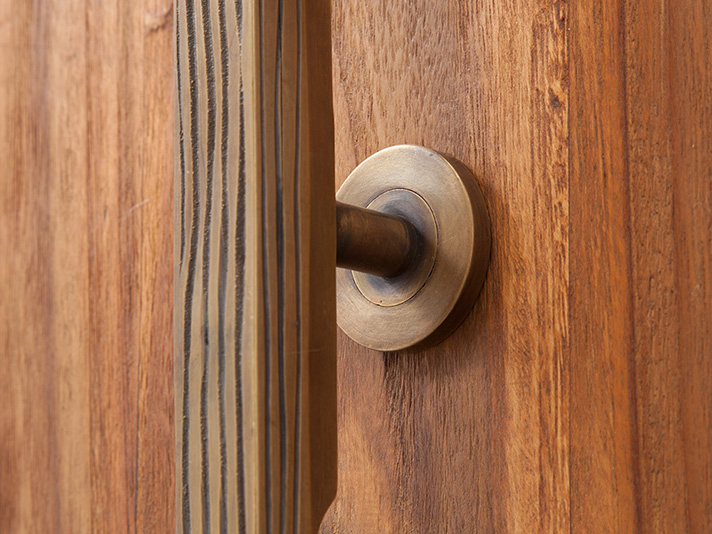 レトロな真鍮製ドアハンドル / アンティークブロンズ仕上げ【52547