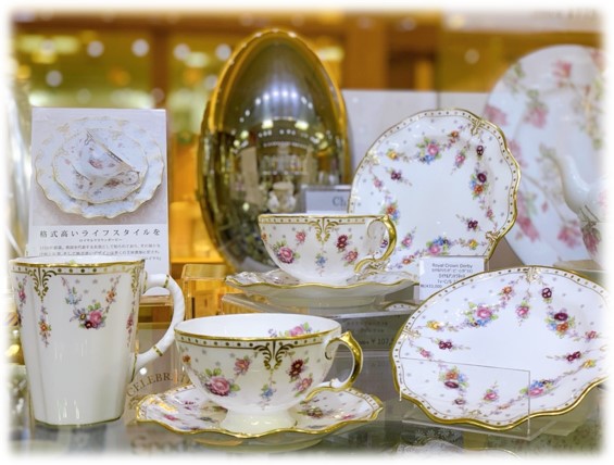 豪華さと可憐さを持ち合わせたロイヤルアントワネット🌹 | OFFICIAL