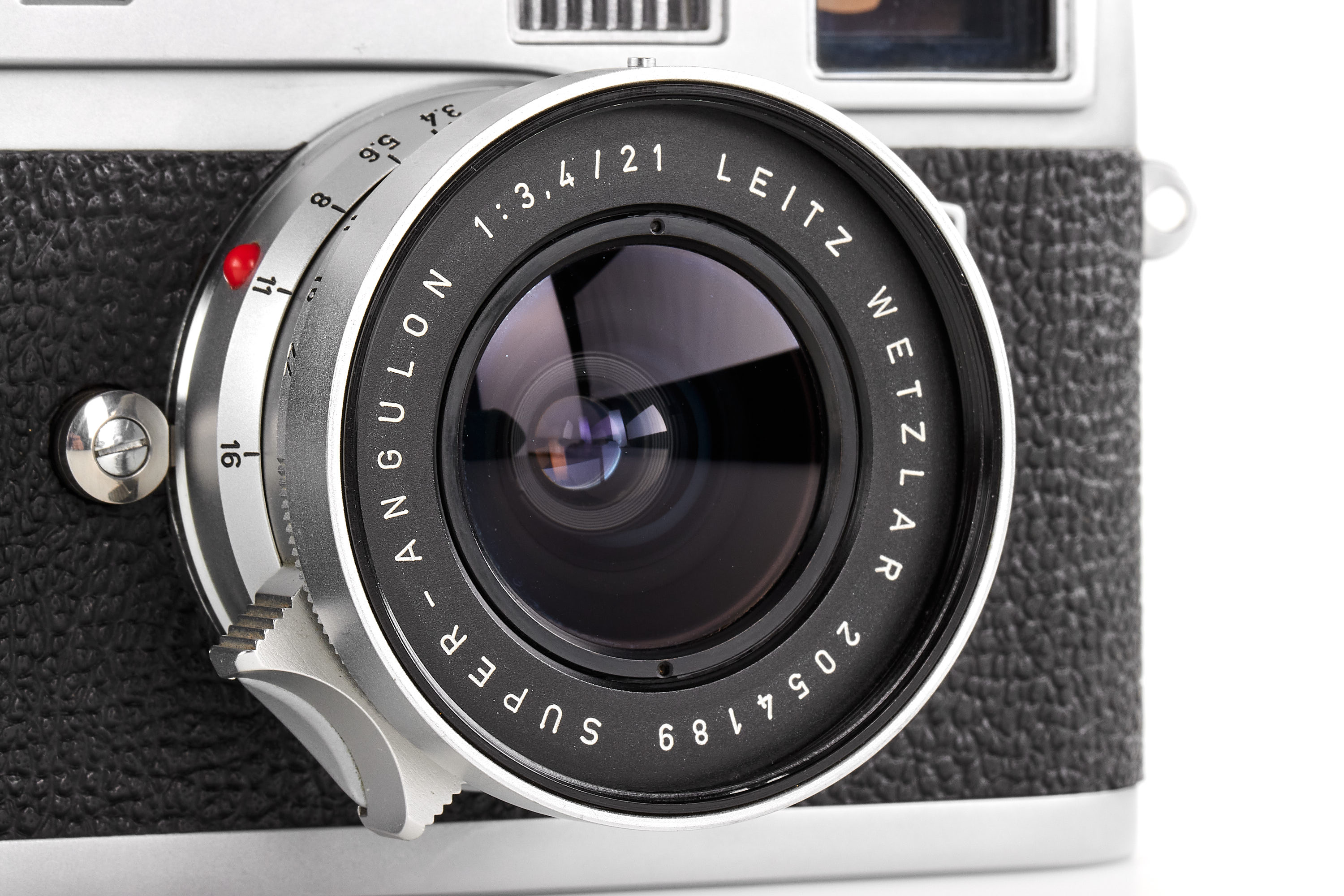 Leica M4 chrome with Super-Angulon 3.4/21mm | A01280