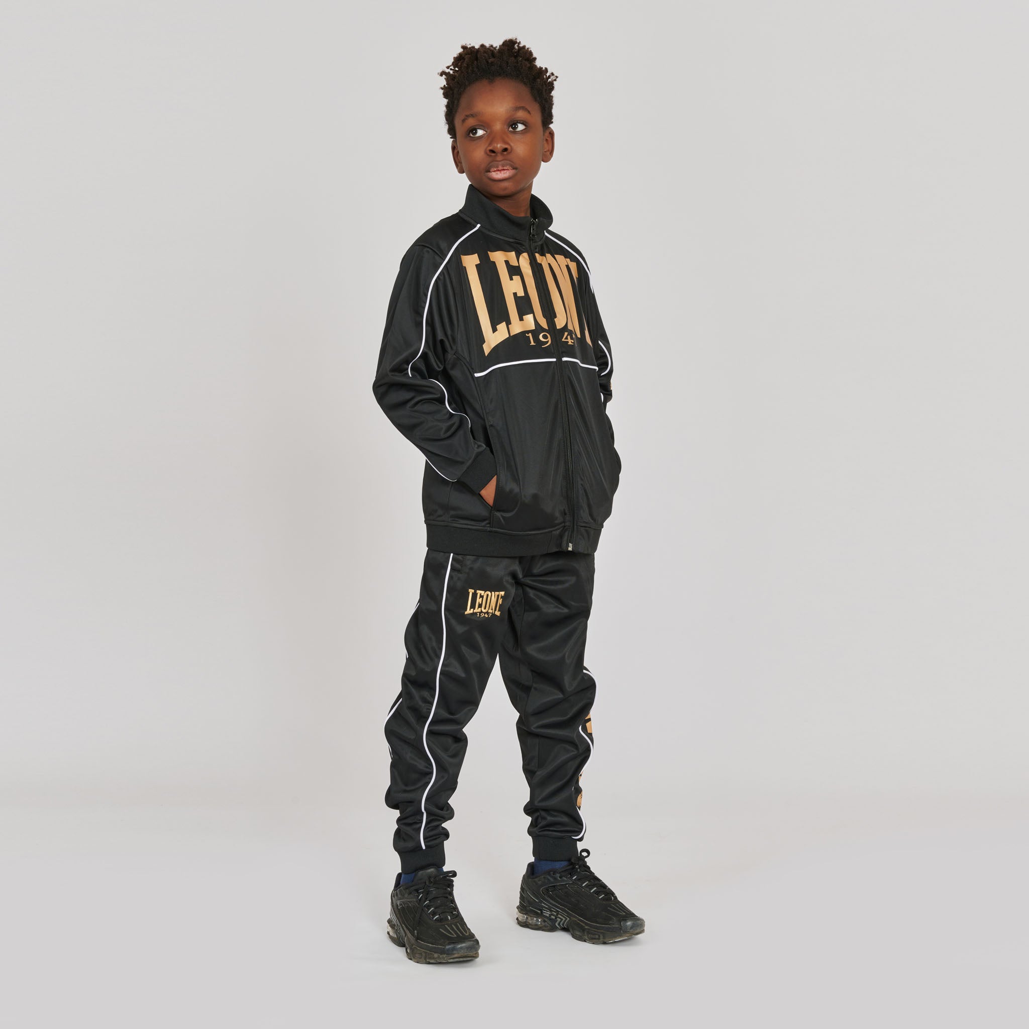 PREMIUM JIUNIOR TRACKSUIT AB300J black | Leone 1947 Official Shop