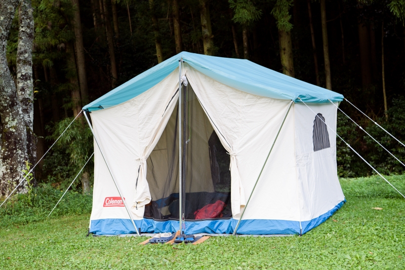 コールマンのオアシステント、ヴィンテージアイテムでサイト