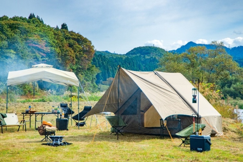 なんと“60秒”で設営可能！タープが付属するエアーフレームテントなど