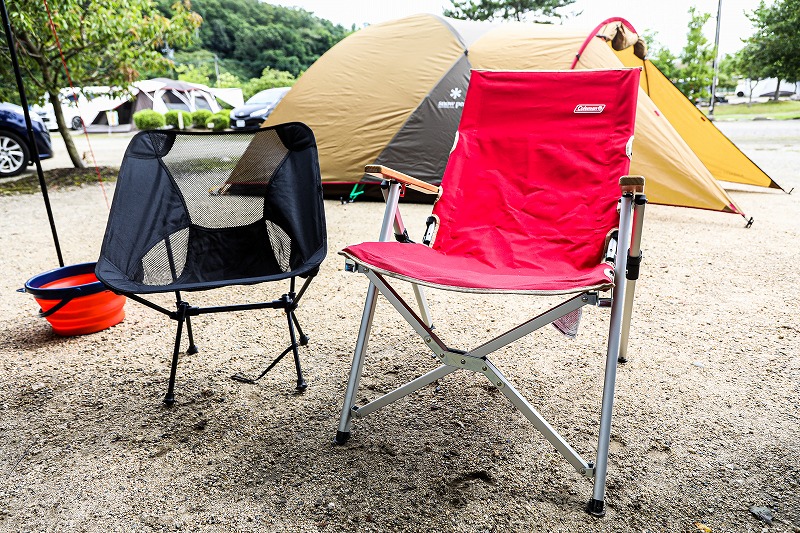 コールマンのレイチェアは3段階リクライニング！ キャンプの間、子供が