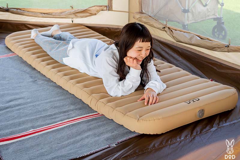 収納性大幅アップ】DODのキャンパーを“ダメ”にするマット「ソトネノ