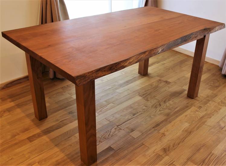 赤色が美しい 桜のテーブル：新着情報 | 無垢材家具と木の家づくり