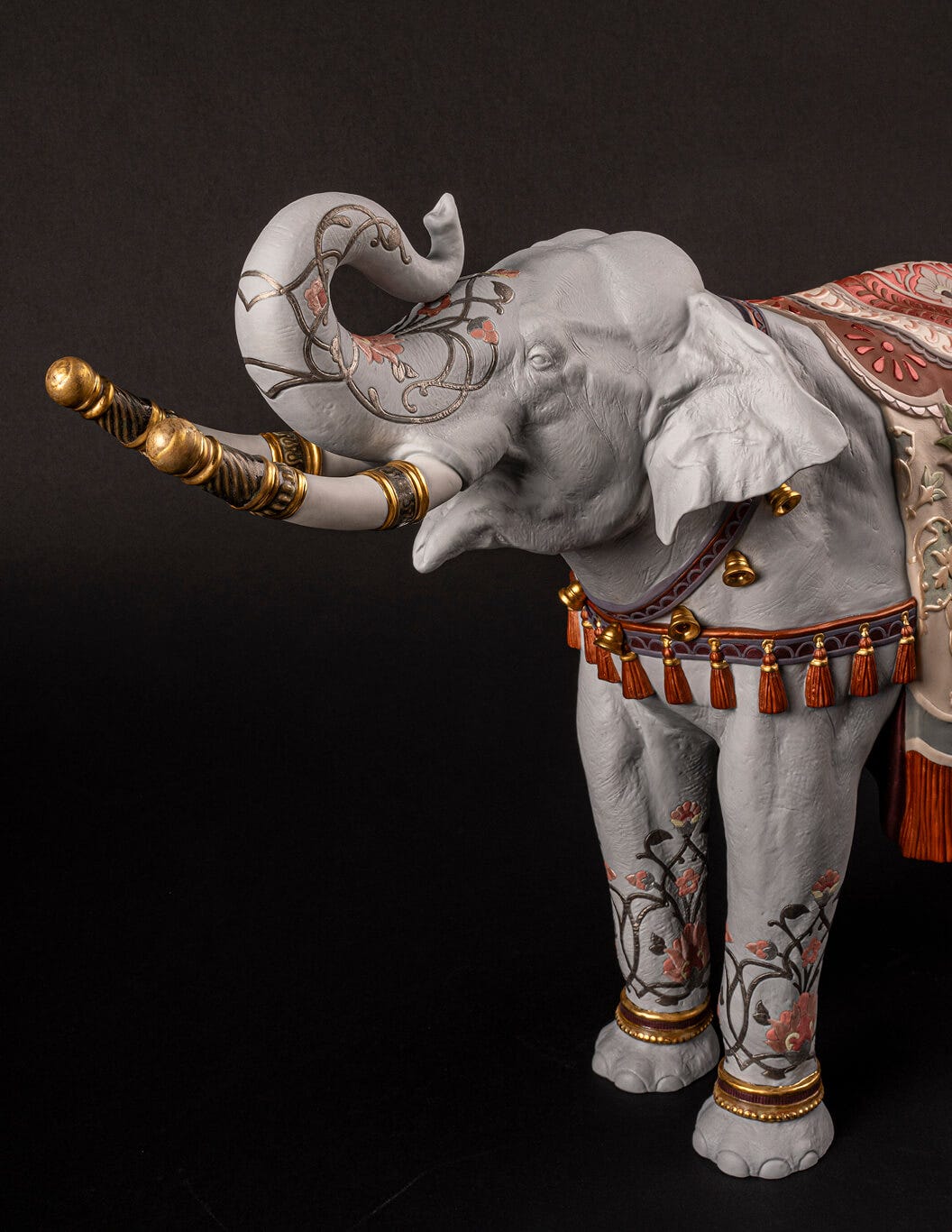 新作オリエンス・エレファント磁器彫刻 | リヤドロ公式オンライン