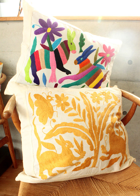 オトミ族の刺繍クロスー手刺繍クッションカバー