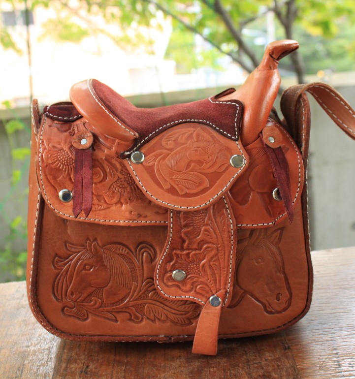 メキシコ 型押しレザーバッグー ミニチュア馬の鞍型鞄