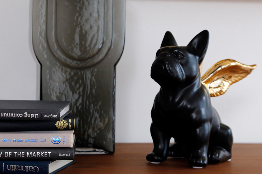 シッティングエンジェルドッグゴールドブラック デコオブジェ