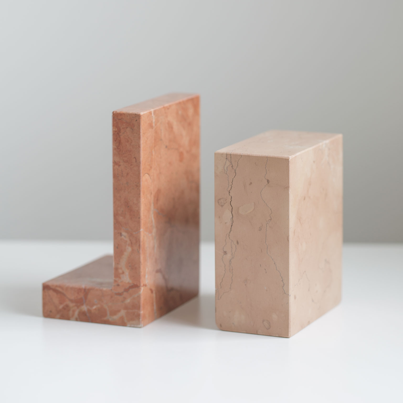 ISHIZO（イシゾウ）L型ブックエンド ピンク | LIVING MOTIF｜家具