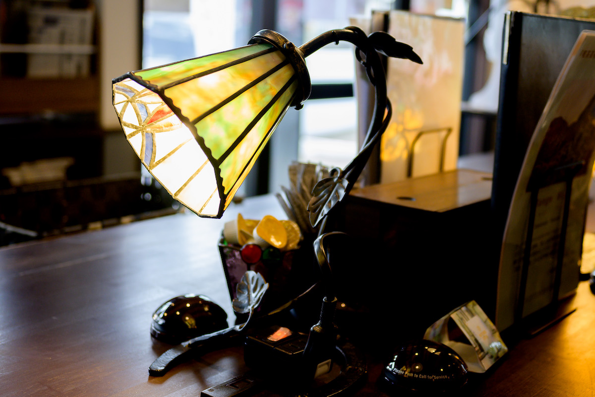 美しいステンドグラスと美味しいコーヒーに癒やされる「SUTTENDO