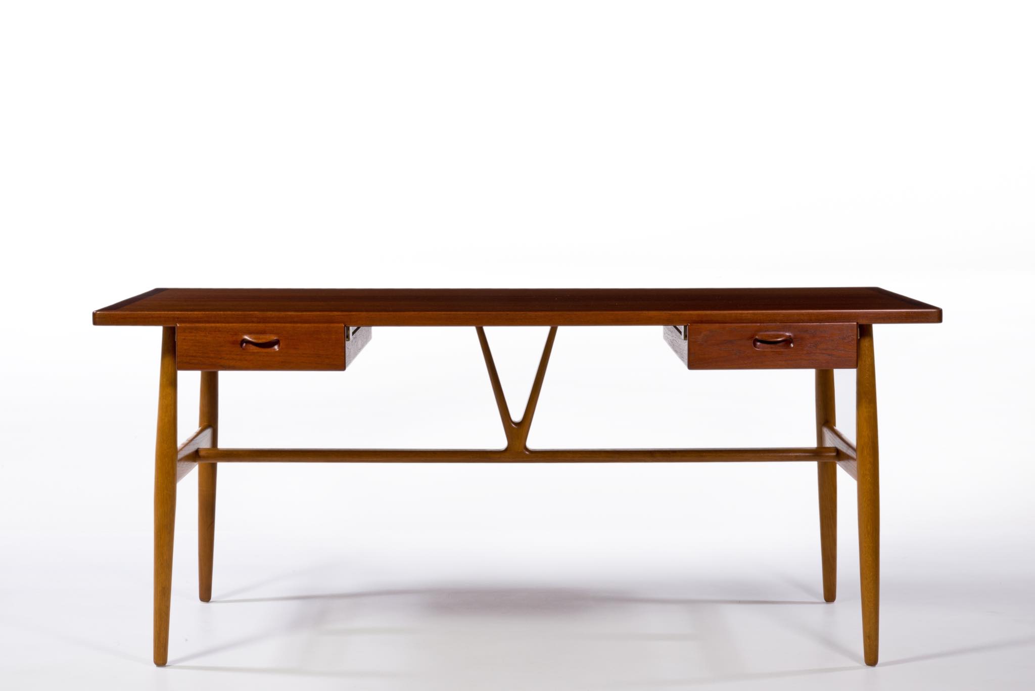 Hans J. Wegner JH563 Writing desk｜Luca Scandinavia | 北欧