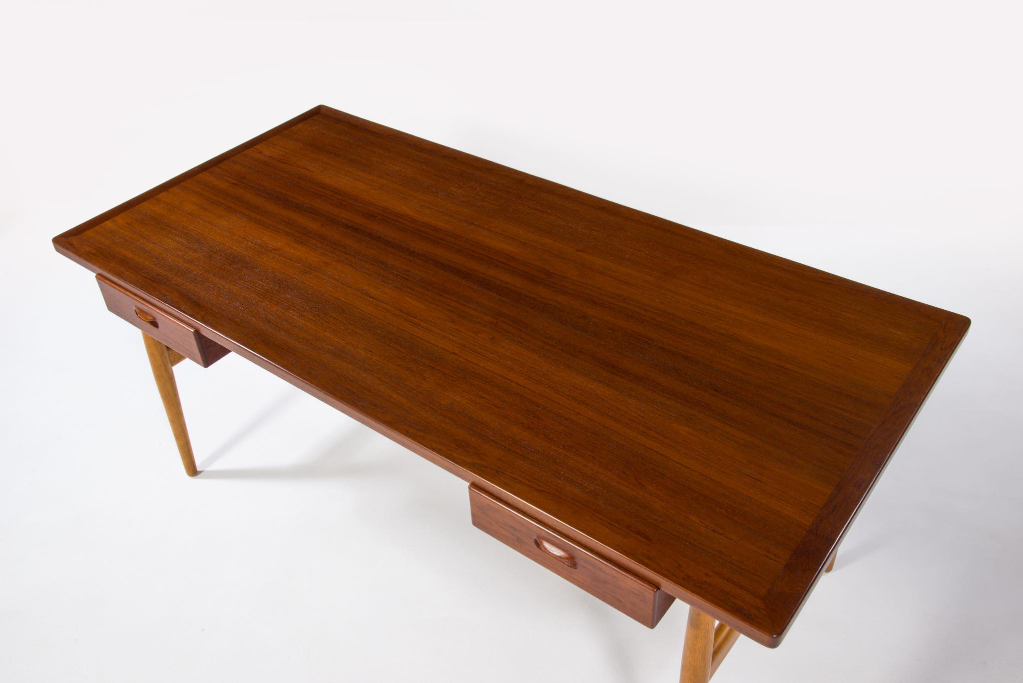 Hans J. Wegner JH563 Writing desk｜Luca Scandinavia | 北欧