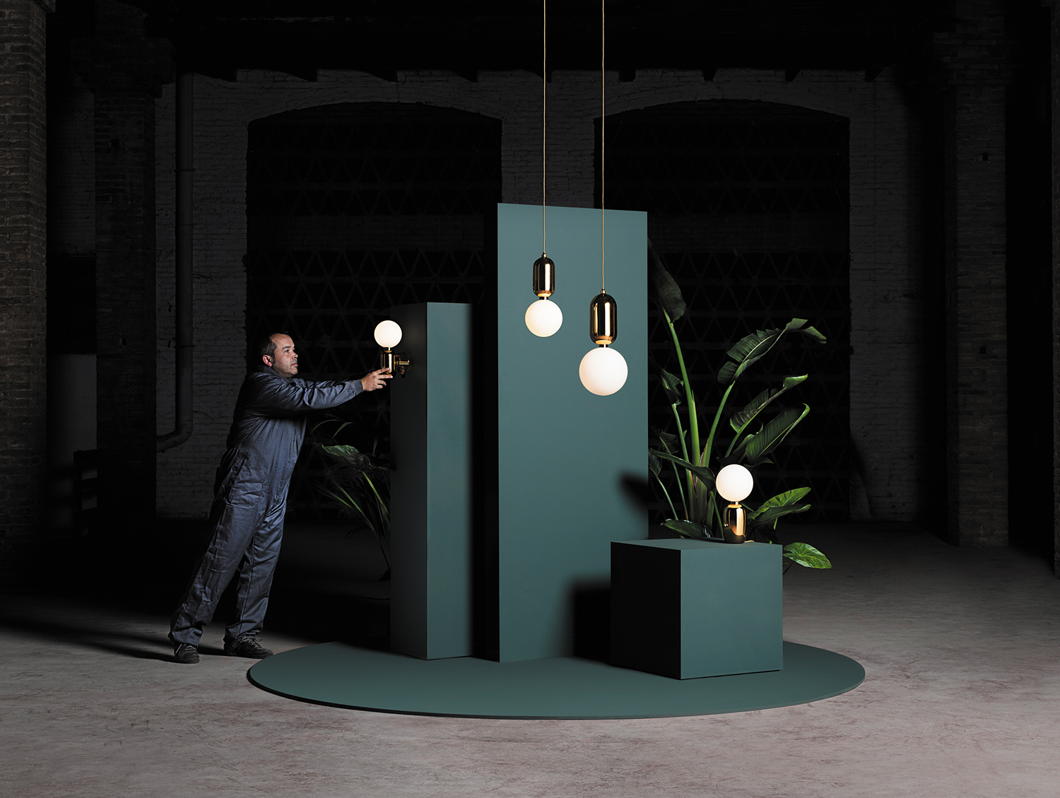 PARACHILNA Aballs table（パラチルナ アボールズ）｜イタリア