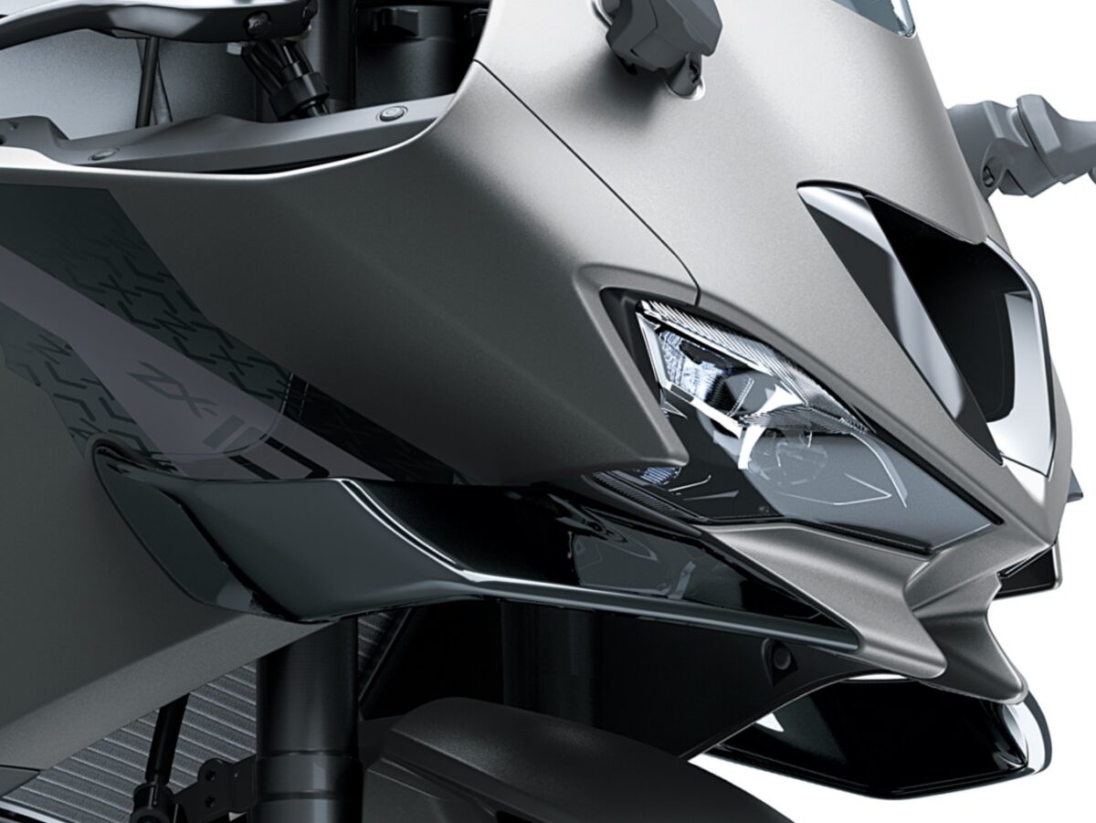 カワサキ「Ninja ZX-10R」レース専用仕様が限定発売 ウイング装備の