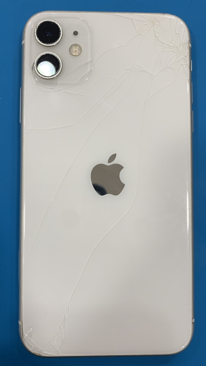背面割れ・画面割れもOK！壊れたスマホも買取可能です！！【iPhone11