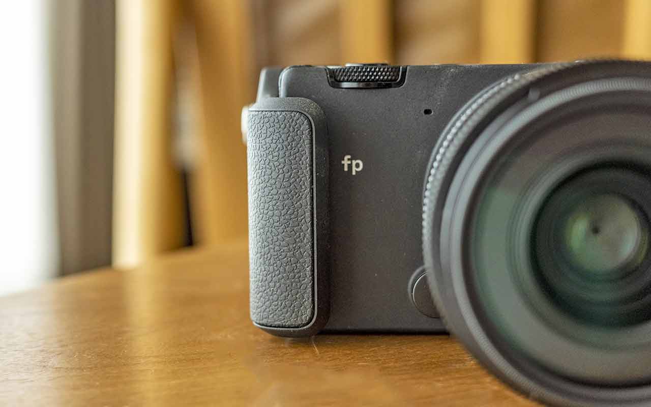 SIGMA fpの純正ハンドグリップ「HG-11」使用レビュー。サードパーティ