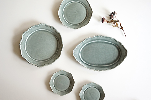 わかさま陶芸 ブルーグレー釉 フリル皿 S｜和食器の通販 monsen
