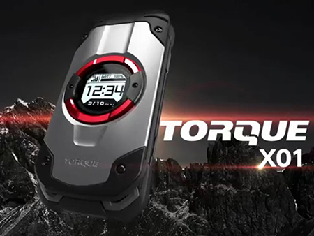 au、2010年以来の堅牢ガラケー「TORQUE X01」発売。米国国防総省基準18