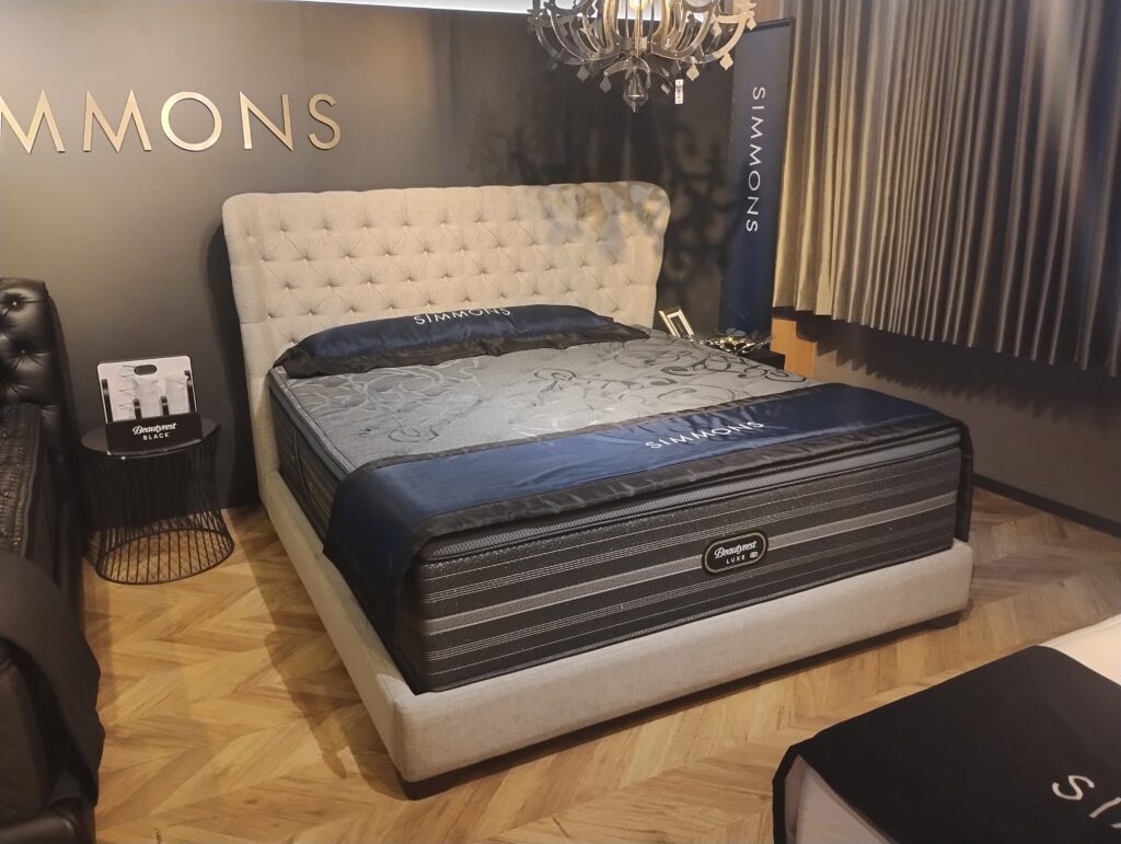 シモンズの最高級グレード大人気マットレスに新モデルが登場です