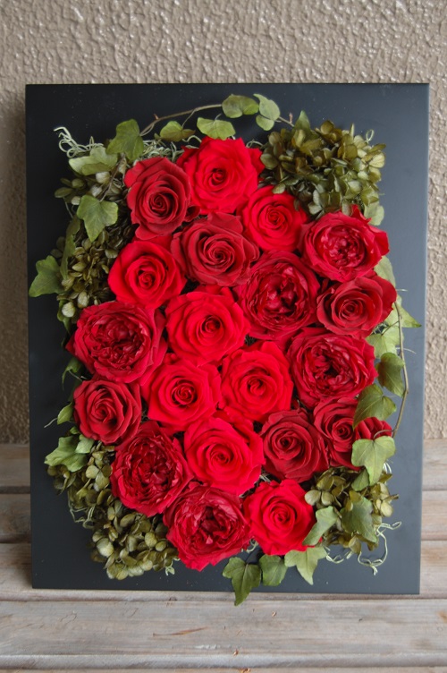 ジュリエッタ＊3種類の20本赤バラ壁掛けアレンジ ｜ プリザーブド