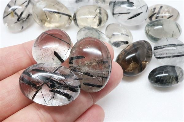 ブラックルチル（トルマリンインクオーツ）お守り石・にぎり石