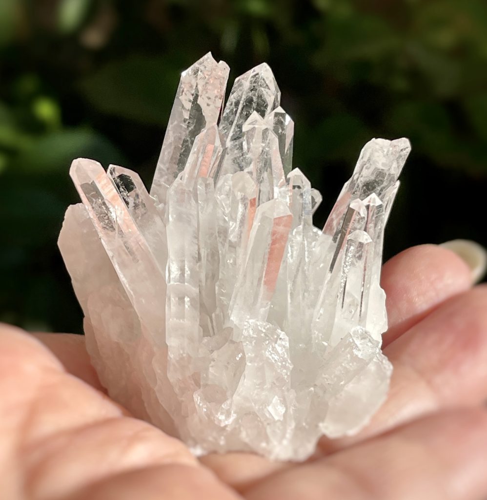 中国四川省産の水晶クラスター細い針の美しいカタチが特徴 | memezawastone