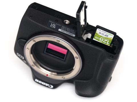 おすすめのメモリーカード： キヤノン EOS R50 | メモリーカード先生