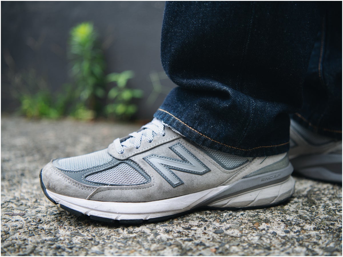 Gallery]グレーのニューバランス「990v5」には特別なリーバイス®︎の