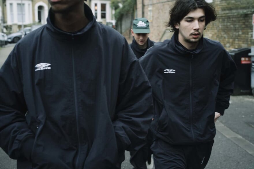 完売必至】「コモリ」と「アンブロ」のコラボレーションが実現！ 全6