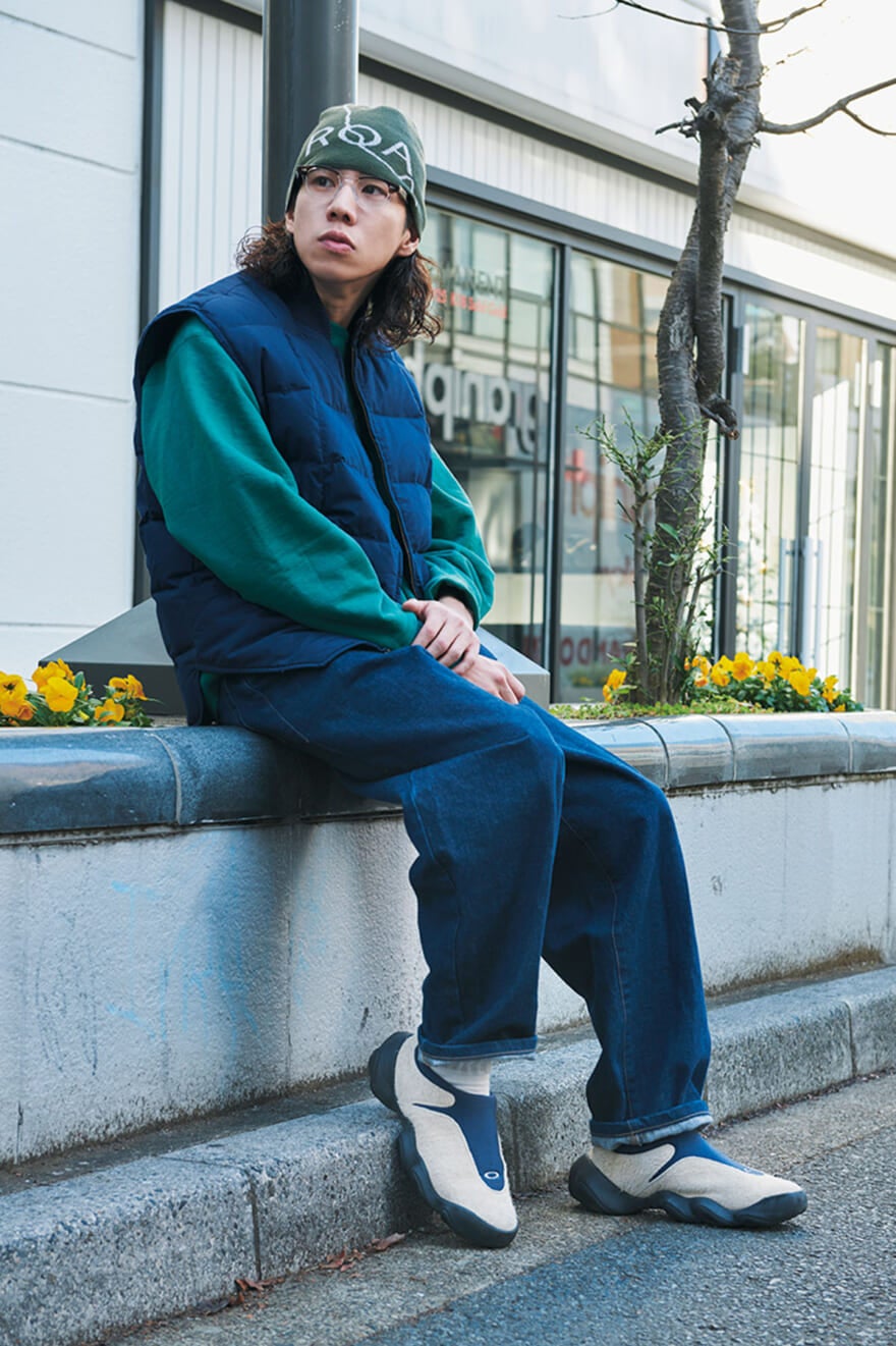 オールブラックの大人なレザーに、オークリーのレースレス…ボリューム