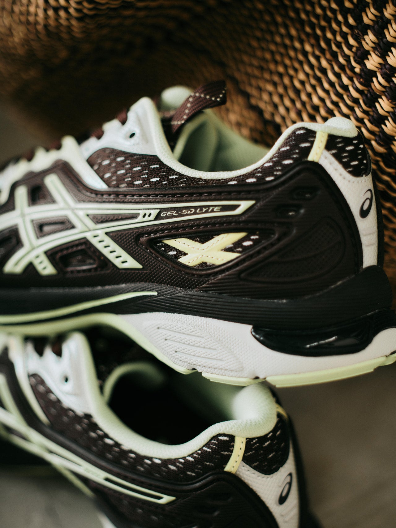 いま「アシックス」を買うなら大人カラーを選んで。編集部が気になった