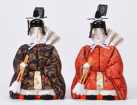 右大臣・左大臣の並べ方と持ち物 – 真多呂人形博物館