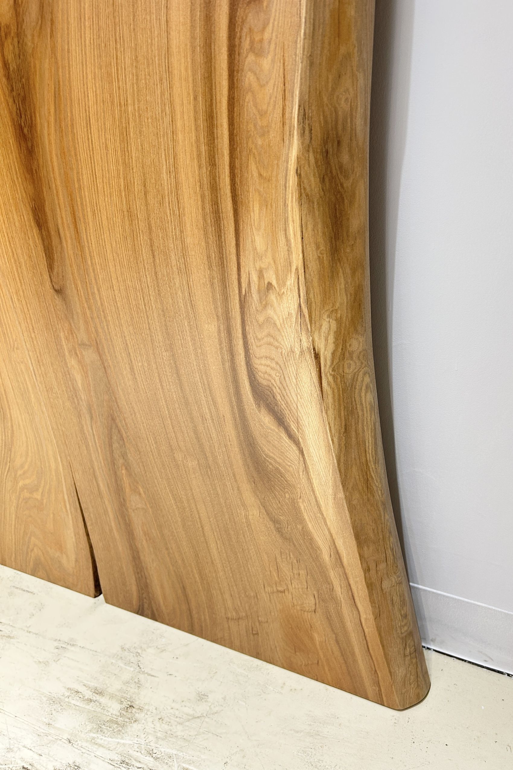 天然木 東京 新宿 東五軒町展示 モンキーポット材 一枚板 テーブル用天