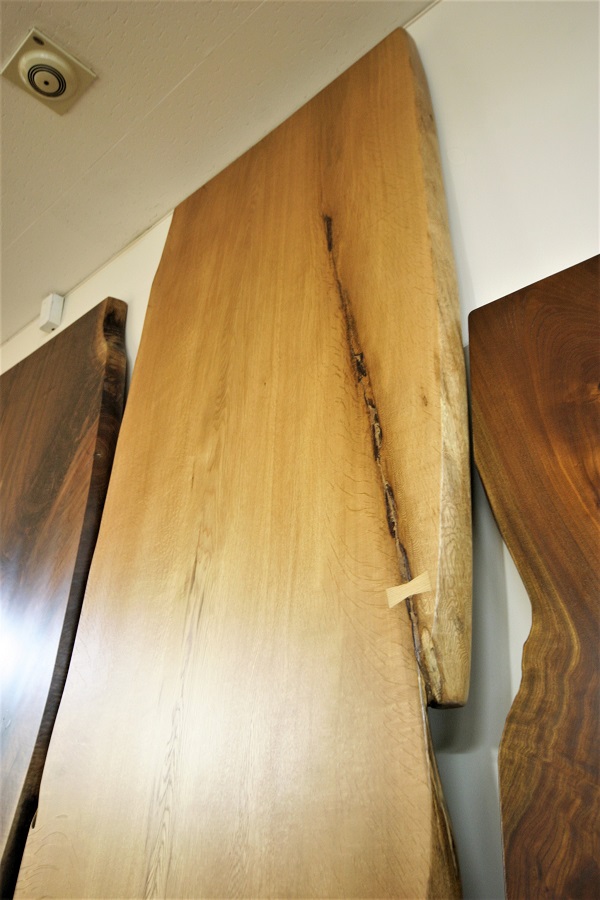 天然木 東京 新宿 東五軒町展示 モンキーポット材 一枚板 テーブル用天