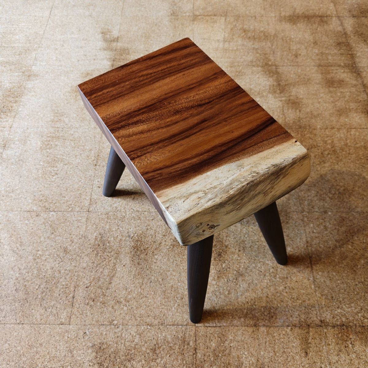 天然木 東京 新宿 東五軒町店展示 欅（けやき・ケヤキ）材 一枚板