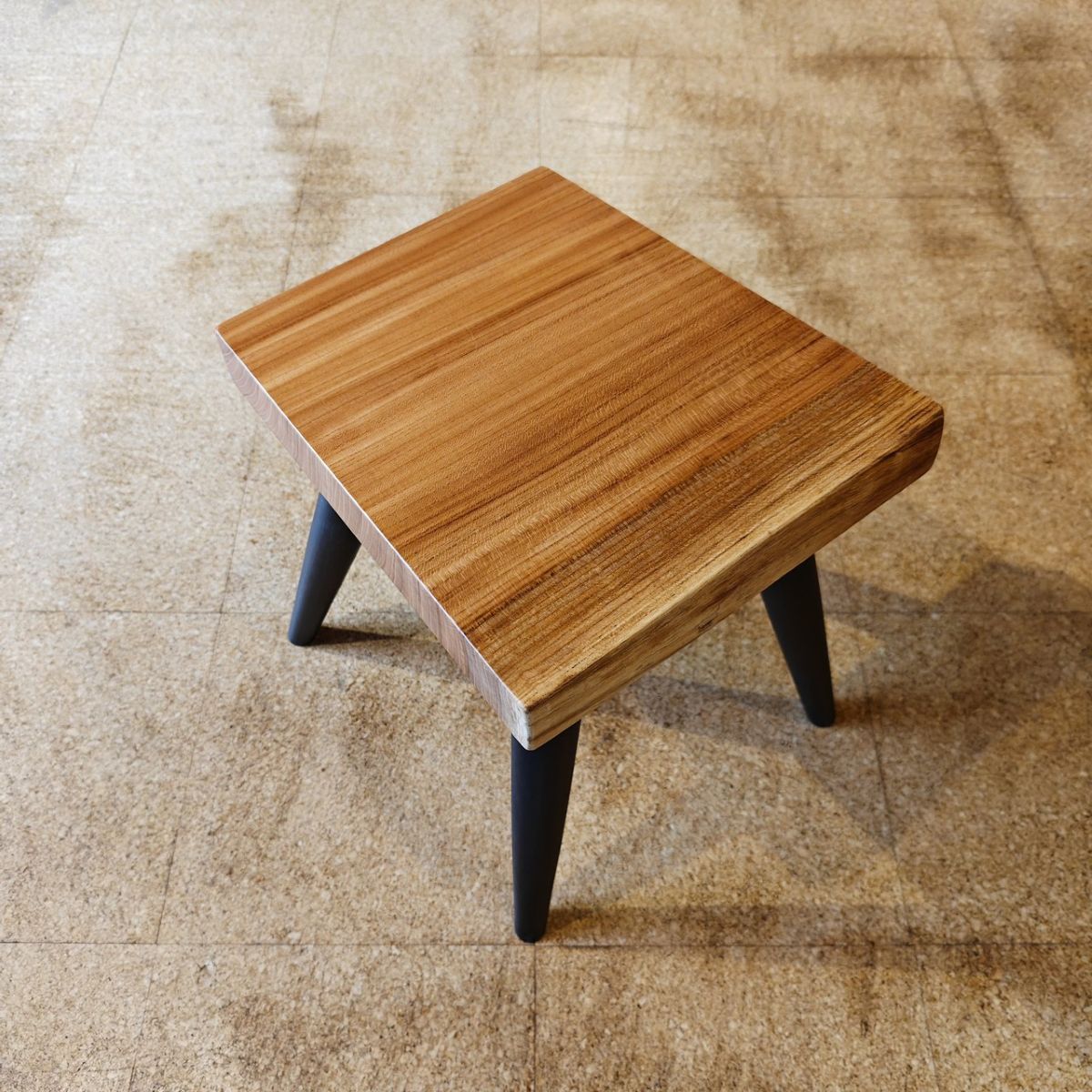 天然木 東京 新宿 東五軒町店展示 欅（けやき・ケヤキ）材 一枚板