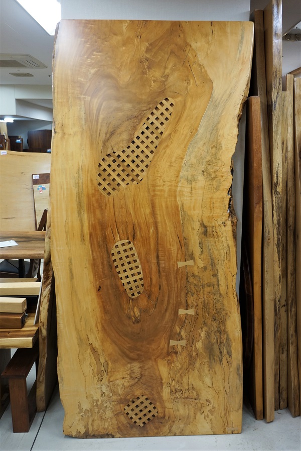 天然木 東京 新宿 東五軒町展示 モンキーポット材 一枚板 テーブル用天