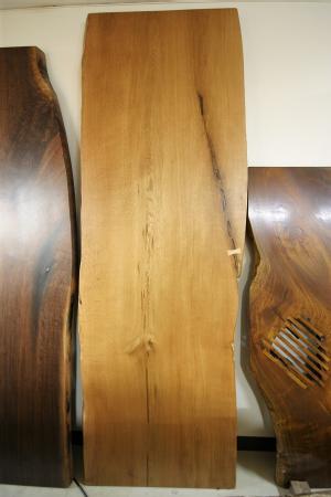 天然木 東京 新宿 東五軒町展示 モンキーポット材 一枚板 テーブル用天