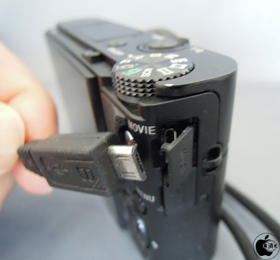 ソニーのデジタルカメラ「サイバーショット DSC-RX100M3」のUSB給電し