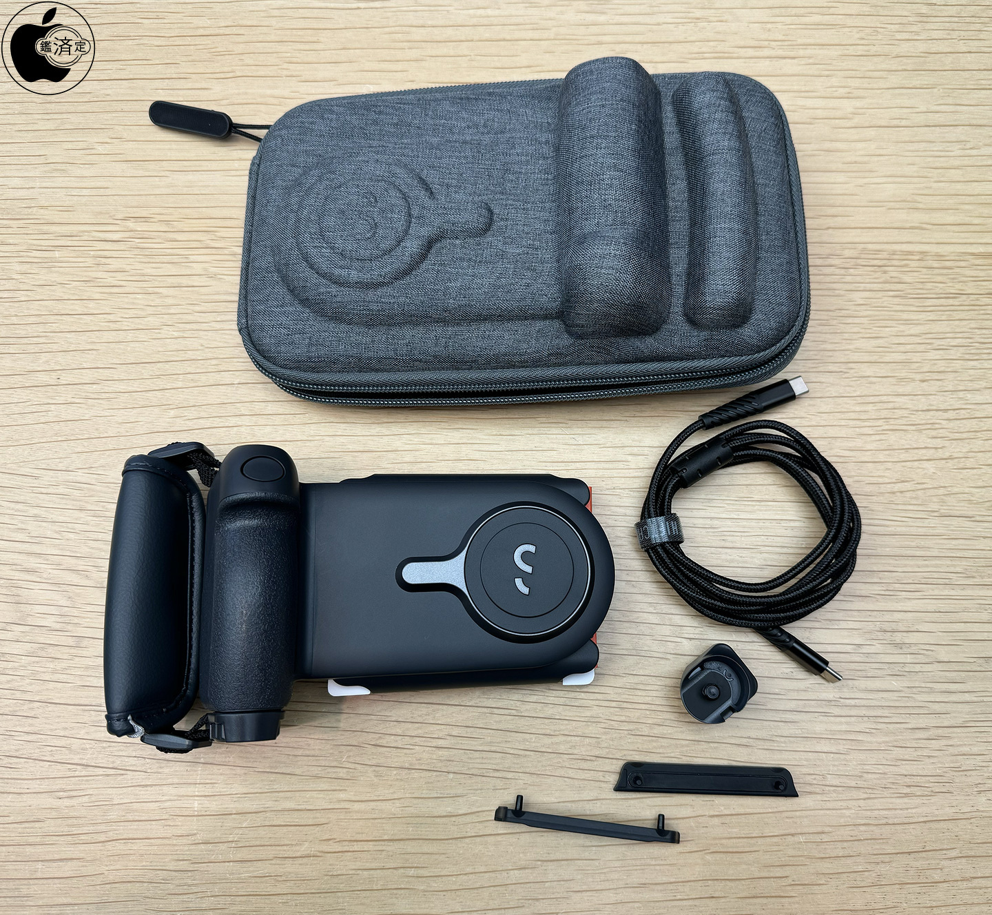 Apple Store、ShiftCamのモバイルバッテリー&Qiワイヤレス充電内蔵