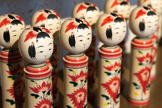 日本の「こけし」が海外でブームに。「日本の職人芸すごすぎ」の声も