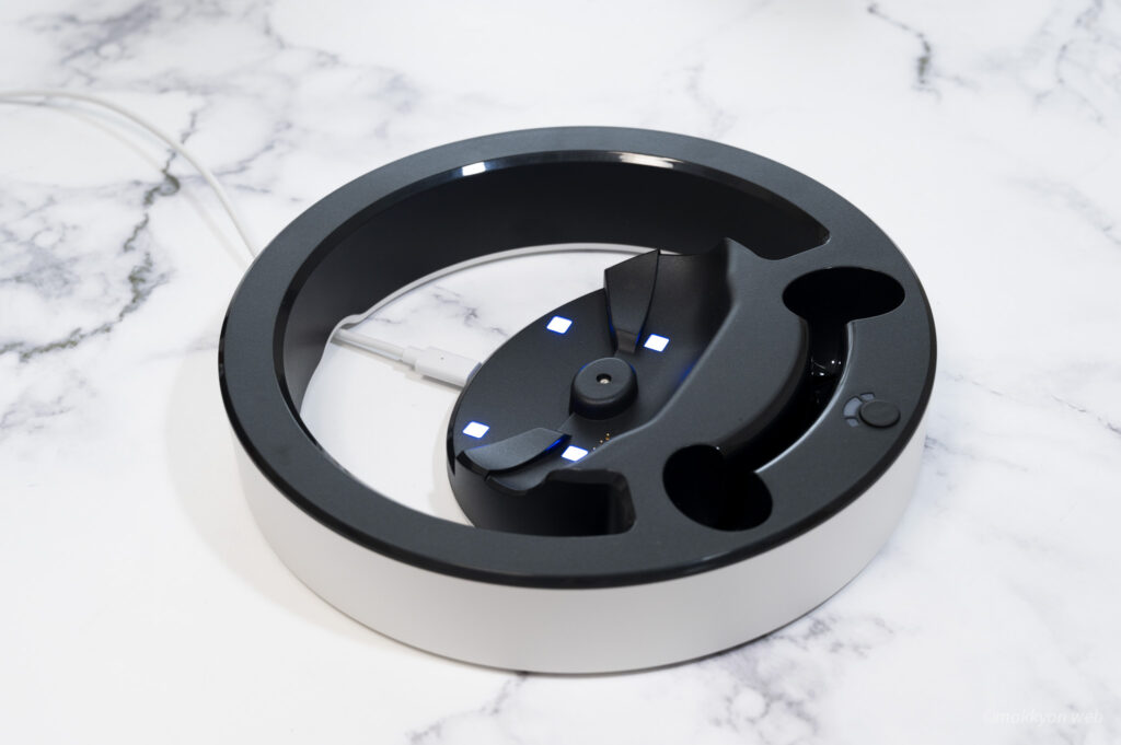 Meta Quest 3を置きっぱなしで充電する、省スペースなサイバー