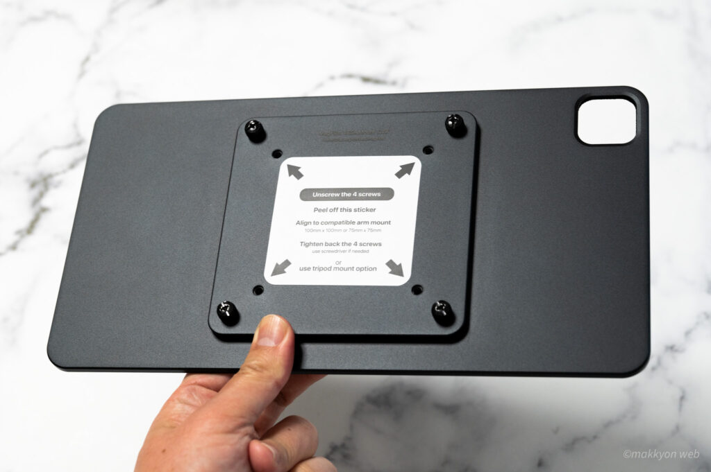 iPadもiPhoneもディスプレイアームに固定してしまう、CharJenPro