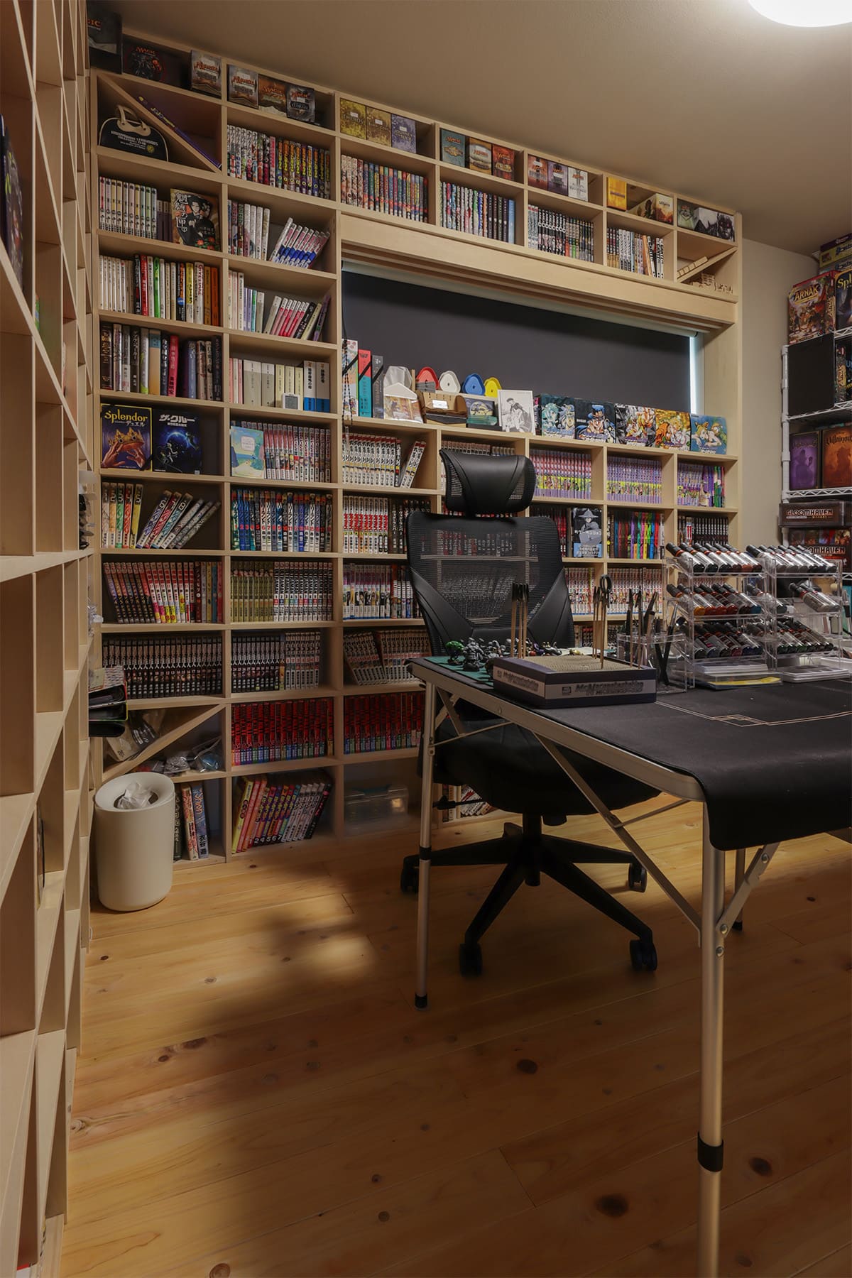 クリエイティブな漫画部屋 – Shelf 壁一面のコミック本棚 奥行180mm