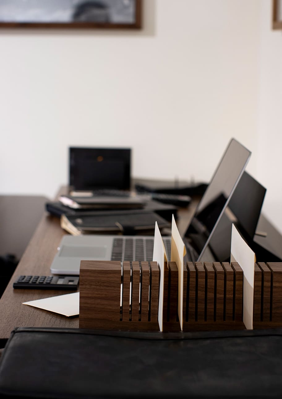 レタースタンド ショート ブラウン M-LS-02｜Desktop Organizer