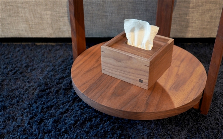 置くスペースを選ばないハーフサイズのティッシュボックスで、ホテル